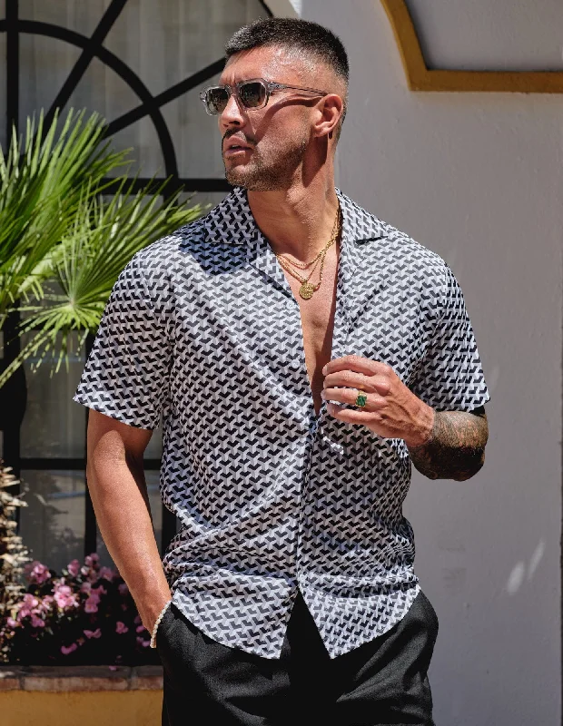 Men's Performance Fabric Shirts for All-Day ComfortMonochrome Illusion S/S Print Resort Shirt Men's Performance Fabric Shirts for All-Day ComfortMonochrome Illusion S/S Print Resort Shirt